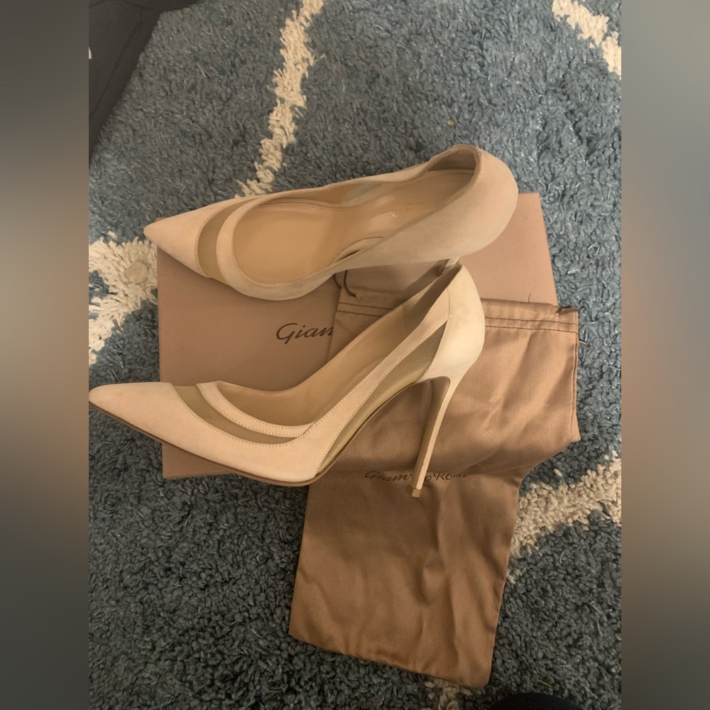 Gianvito Rossi Nude pumps NWT size 9.5